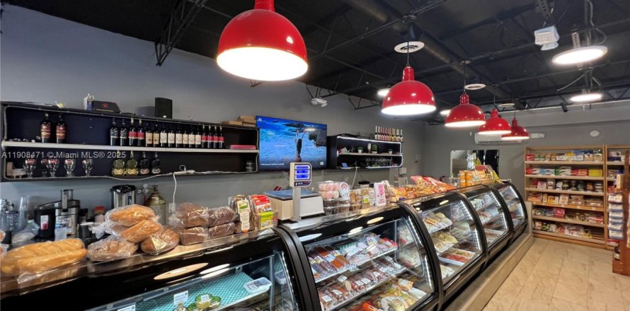 Propiedad comercial en Hallandale Beach, Florida № 1967928