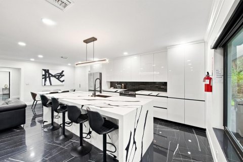 Casa en venta en Fort Lauderdale, Florida, 4 dormitorios, 201.6 m2 № 2358044 - foto 3
