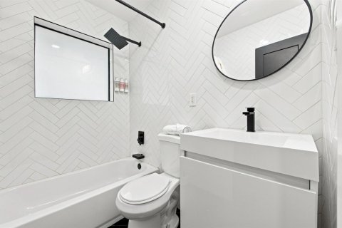 Casa en venta en Fort Lauderdale, Florida, 4 dormitorios, 201.6 m2 № 2358044 - foto 19