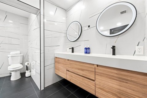 Casa en venta en Fort Lauderdale, Florida, 4 dormitorios, 201.6 m2 № 2358044 - foto 10