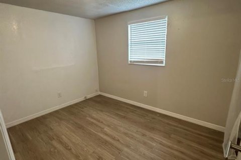 House in Tampa, Florida 4 bedrooms, 133.22 sq.m. № 2129033 - photo 11