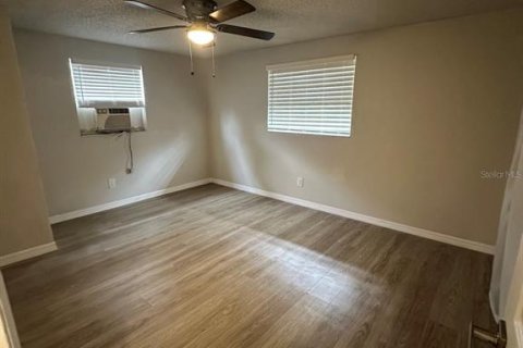 House in Tampa, Florida 4 bedrooms, 133.22 sq.m. № 2129033 - photo 10