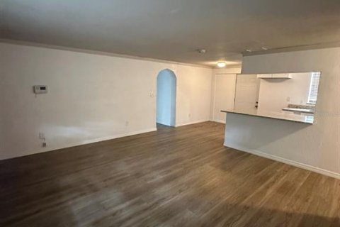 House in Tampa, Florida 4 bedrooms, 133.22 sq.m. № 2129033 - photo 4