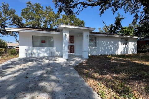 House in Tampa, Florida 4 bedrooms, 133.22 sq.m. № 2129033 - photo 2
