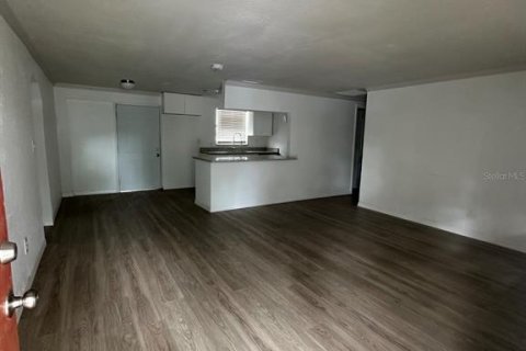 House in Tampa, Florida 4 bedrooms, 133.22 sq.m. № 2129033 - photo 3