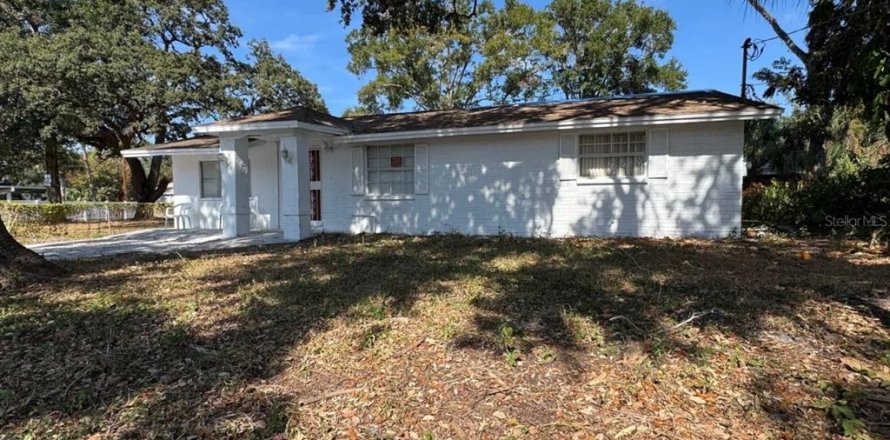 House in Tampa, Florida 4 bedrooms, 133.22 sq.m. № 2129033