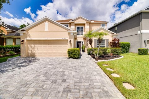House in Orlando, Florida 5 bedrooms, 255.48 sq.m. № 1821477 - photo 1