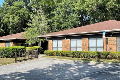 Immobilier commercial à louer à Belleview, Floride: 98.48 m2 № 1317545 - photo 1
