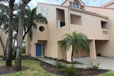 Adosado en Saint Petersburg, Florida 2 dormitorios, 201.41 m2 № 2119156
