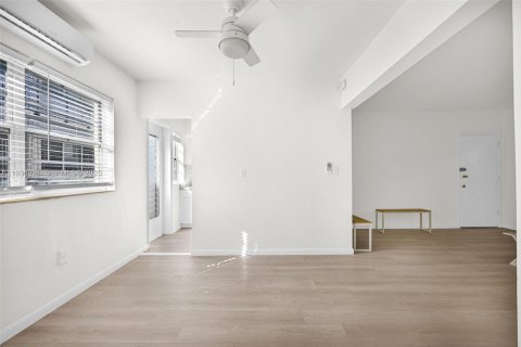 Condo in Miami Beach, Florida, 1 bedroom  № 1994325 - photo 17