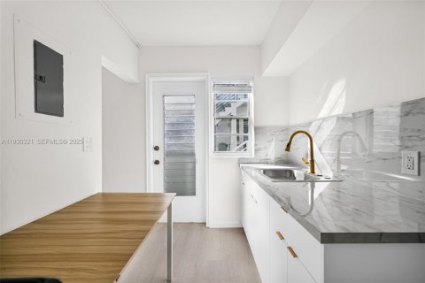 Condo in Miami Beach, Florida, 1 bedroom  № 1994325 - photo 8