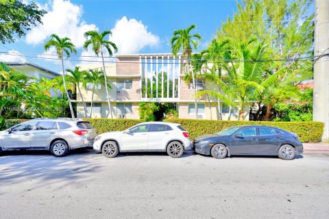 Condo in Miami Beach, Florida, 1 bedroom  № 1994325 - photo 26