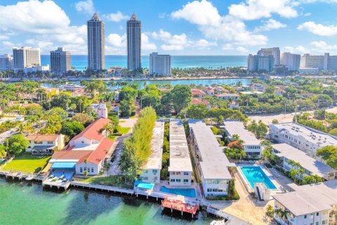 Condo in Miami Beach, Florida, 1 bedroom  № 1994325 - photo 23