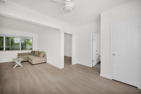 Condo in Miami Beach, Florida, 1 bedroom  № 1994325 - photo 7