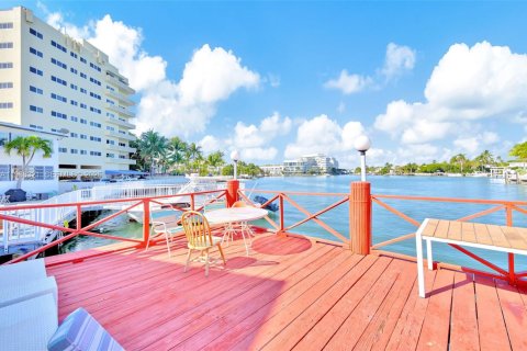 Condo in Miami Beach, Florida, 1 bedroom  № 1994325 - photo 22