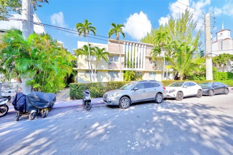 Condo in Miami Beach, Florida, 1 bedroom  № 1994325 - photo 27