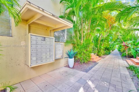 Condo in Miami Beach, Florida, 1 bedroom  № 1994325 - photo 18