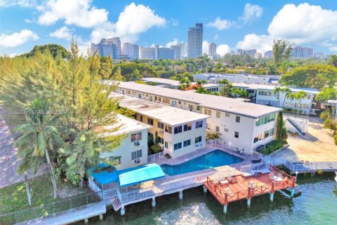 Condo in Miami Beach, Florida, 1 bedroom  № 1994325 - photo 25