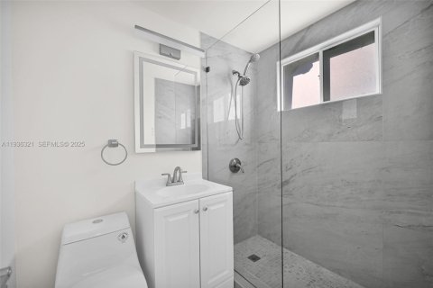 Condo in Miami Beach, Florida, 1 bedroom  № 1994325 - photo 15