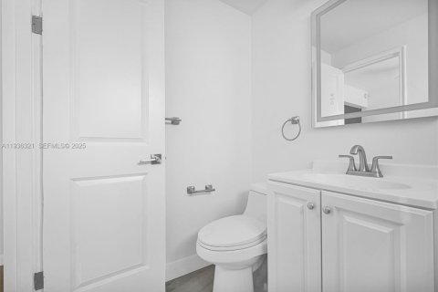 Condo in Miami Beach, Florida, 1 bedroom  № 1994325 - photo 16