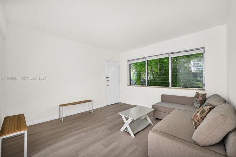 Condo in Miami Beach, Florida, 1 bedroom  № 1994325 - photo 6