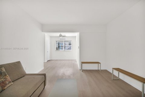 Condo in Miami Beach, Florida, 1 bedroom  № 1994325 - photo 5