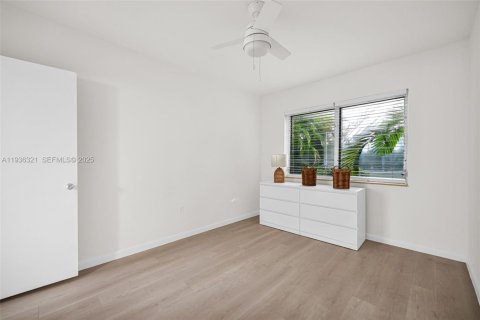 Condo in Miami Beach, Florida, 1 bedroom  № 1994325 - photo 13