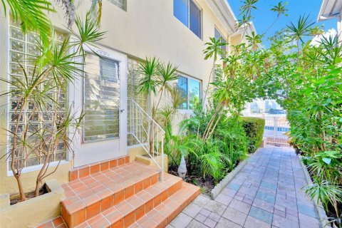 Condo in Miami Beach, Florida, 1 bedroom  № 1994325 - photo 19