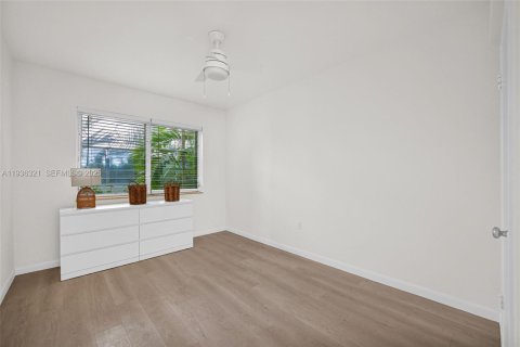 Condo in Miami Beach, Florida, 1 bedroom  № 1994325 - photo 12