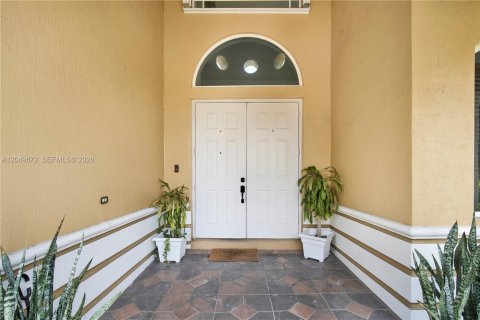 Villa ou maison à louer à Cutler Bay, Floride: 5 chambres, 275.18 m2 № 2173588 - photo 4