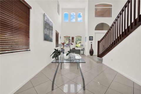 Villa ou maison à louer à Cutler Bay, Floride: 5 chambres, 275.18 m2 № 2173588 - photo 7
