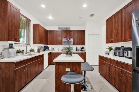 Villa ou maison à louer à Cutler Bay, Floride: 5 chambres, 275.18 m2 № 2173588 - photo 13