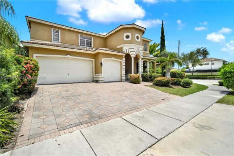 Villa ou maison à louer à Cutler Bay, Floride: 5 chambres, 275.18 m2 № 2173588 - photo 2