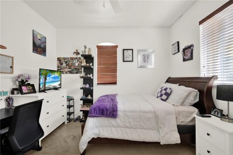 Villa ou maison à louer à Cutler Bay, Floride: 5 chambres, 275.18 m2 № 2173588 - photo 25