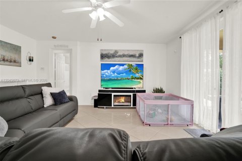 Villa ou maison à louer à Cutler Bay, Floride: 5 chambres, 275.18 m2 № 2173588 - photo 12