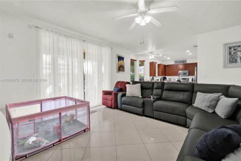 Villa ou maison à louer à Cutler Bay, Floride: 5 chambres, 275.18 m2 № 2173588 - photo 11