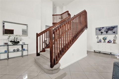 Villa ou maison à louer à Cutler Bay, Floride: 5 chambres, 275.18 m2 № 2173588 - photo 6