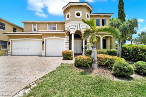 Villa ou maison à Cutler Bay, Floride 5 chambres, 275.18 m2 № 2173588