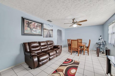 Casa en venta en Port St. Lucie, Florida, 2 dormitorios, 127.09 m2 № 2181307 - foto 7
