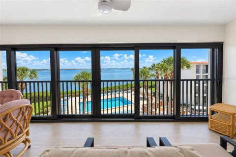Condo in Englewood, Florida, 2 bedrooms  № 2390933 - photo 21