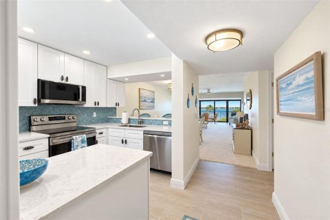 Condo in Englewood, Florida, 2 bedrooms  № 2390933 - photo 6