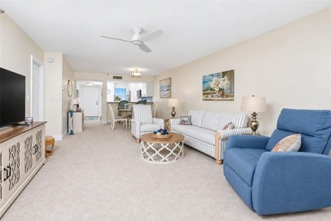 Condo in Englewood, Florida, 2 bedrooms  № 2390933 - photo 15