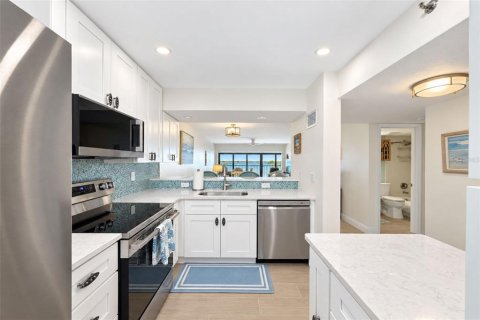 Condo in Englewood, Florida, 2 bedrooms  № 2390933 - photo 7