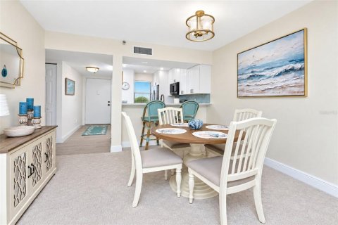 Condo in Englewood, Florida, 2 bedrooms  № 2390933 - photo 10