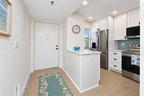 Condo in Englewood, Florida, 2 bedrooms  № 2390933 - photo 3