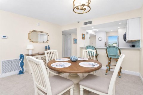 Condo in Englewood, Florida, 2 bedrooms  № 2390933 - photo 11