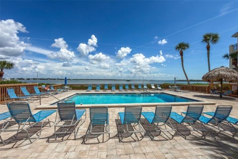 Condo in Englewood, Florida, 2 bedrooms  № 2390933 - photo 22