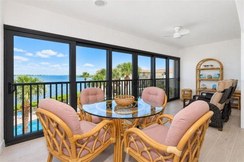 Condo in Englewood, Florida, 2 bedrooms  № 2390933 - photo 17
