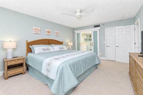 Condo in Englewood, Florida, 2 bedrooms  № 2390933 - photo 25