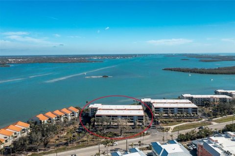Condo in Englewood, Florida, 2 bedrooms  № 2390933